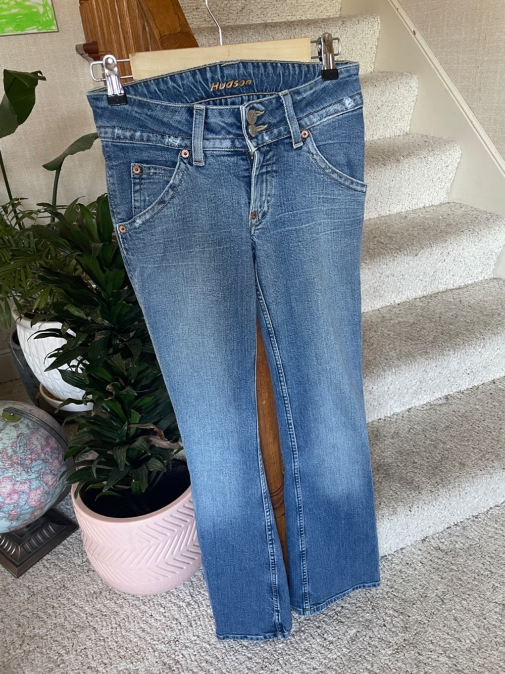 Hudson Low Rise Y2K 2000s Slight Distressed Flattering Boot Cut Jeans 26